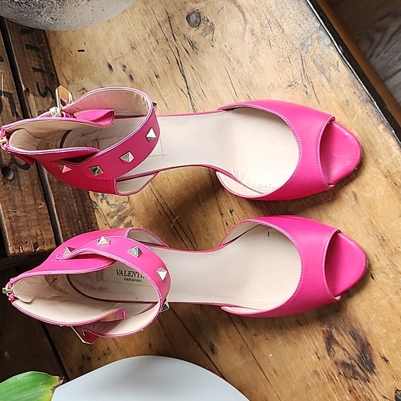 Gorgeous pink Valentino heels - Picture 5 of 9